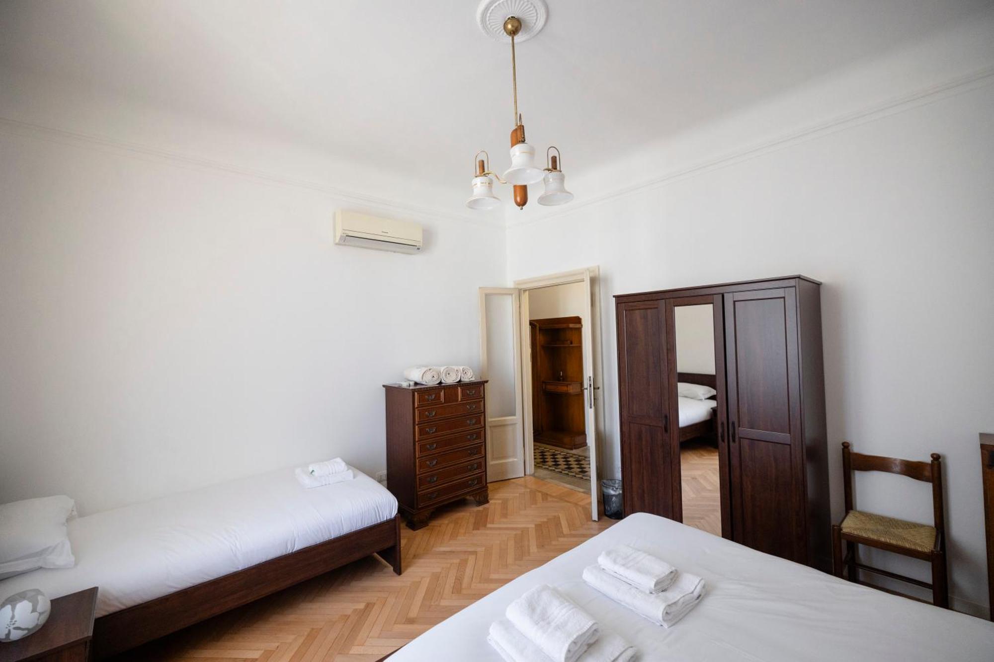 Apartamento Moderno Trilocale In Zona Navigli Milán